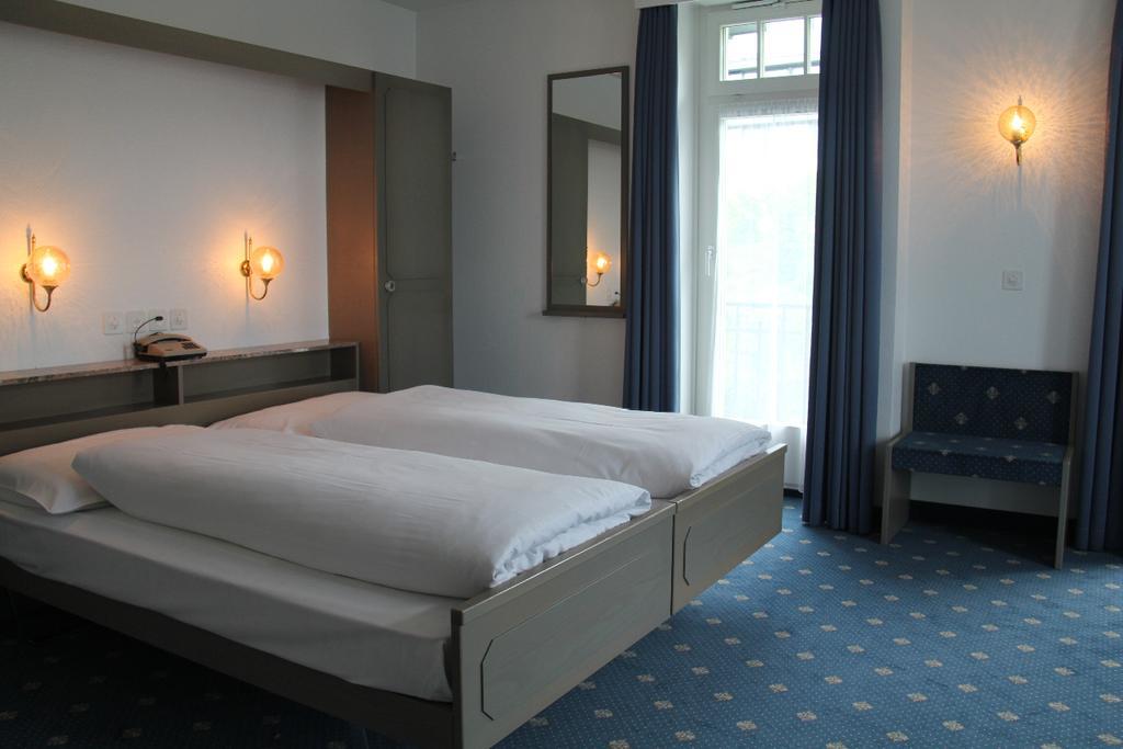 Royal Hotel Lucerne Room photo